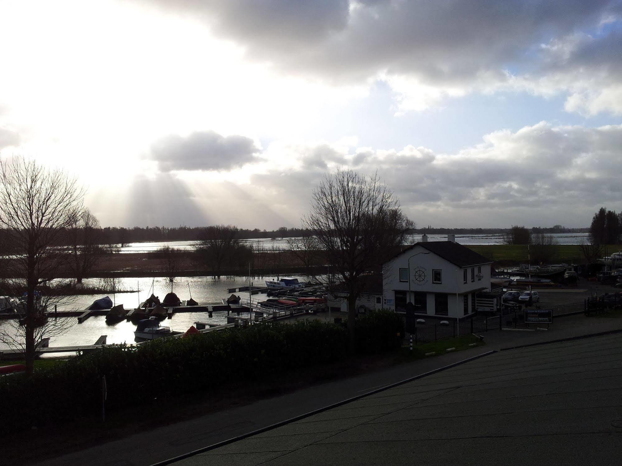 Hotel De Brabantse Biesbosch Werkendam Exteriér fotografie