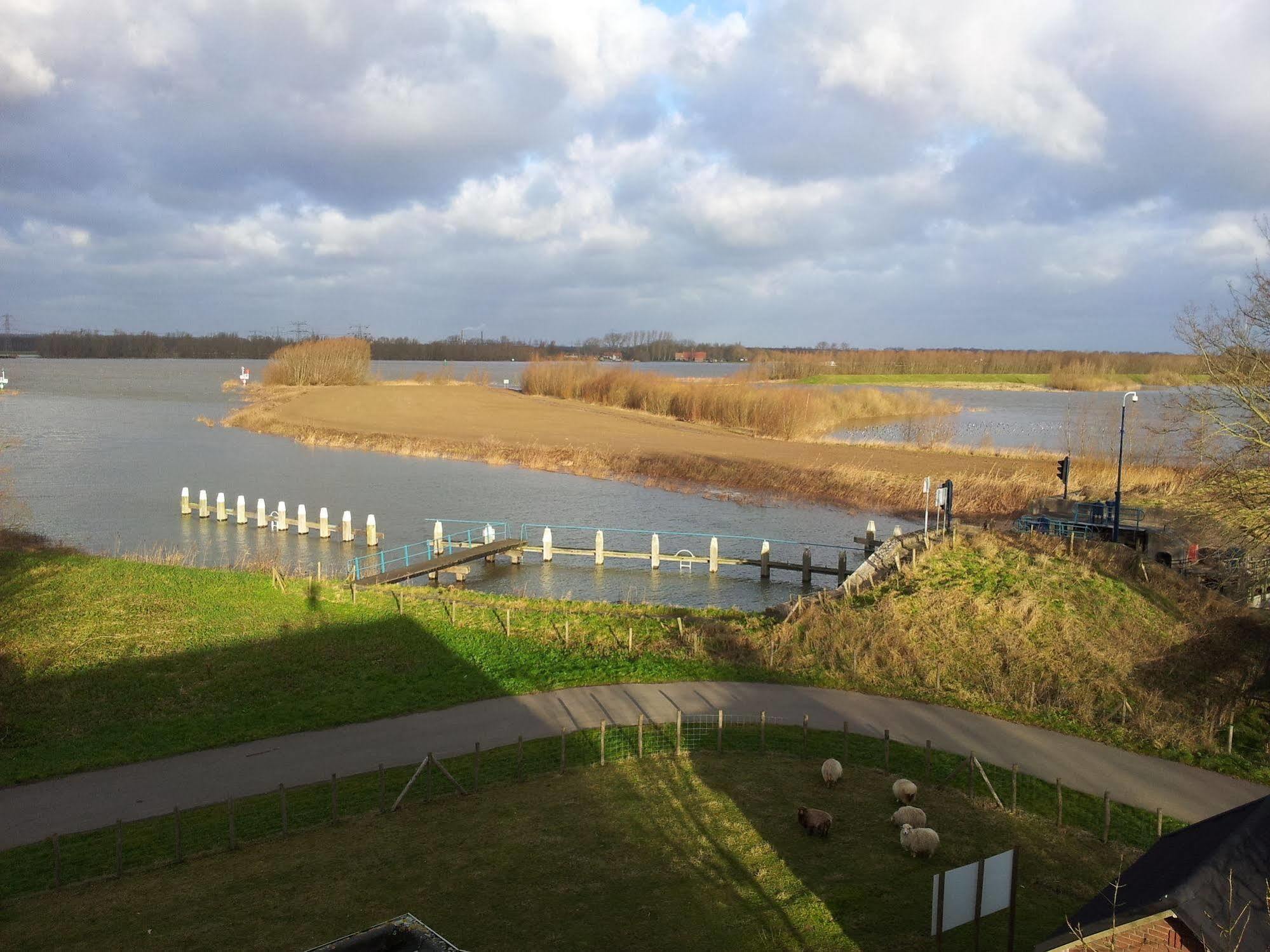 Hotel De Brabantse Biesbosch Werkendam Exteriér fotografie