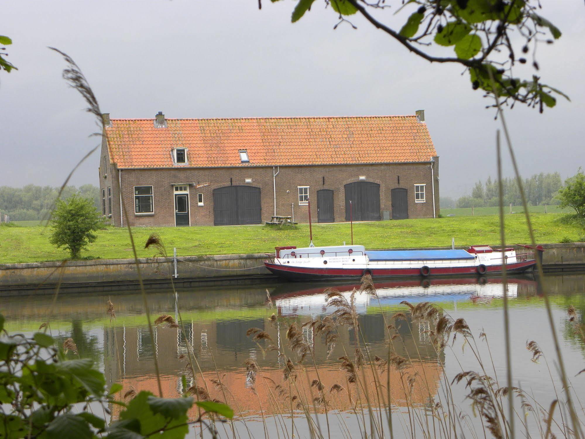 Hotel De Brabantse Biesbosch Werkendam Exteriér fotografie